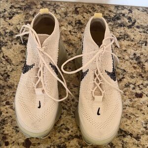 Nike Cream and Black Women's Sneakers